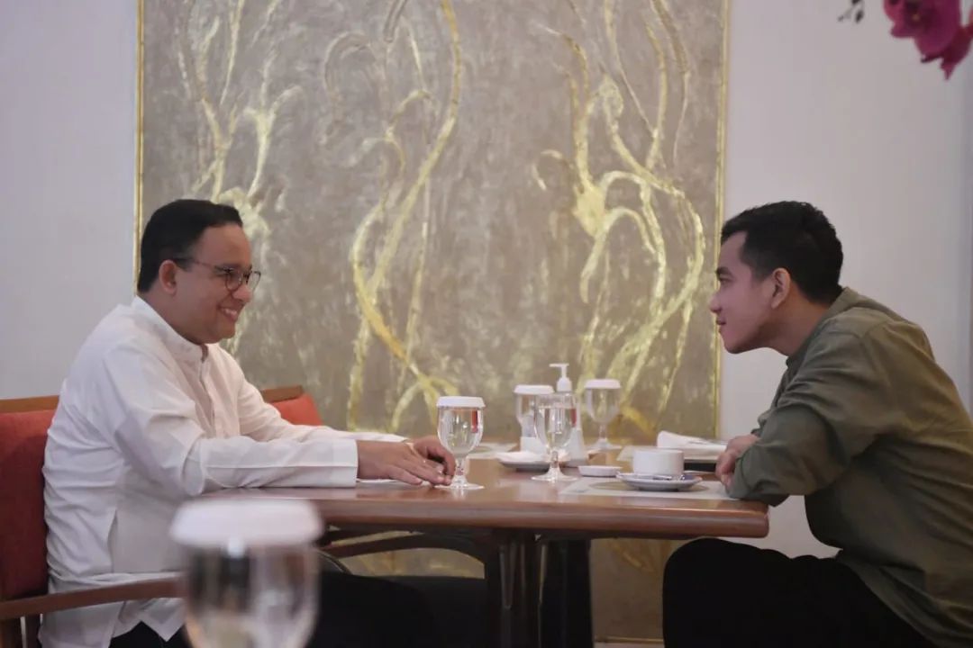 Anies Baswedan (mantan Gubernur DKI Jakarta) Bersama Gibran Rakabuming Raka (Walikota Solo) Berdiskusi empat mata. Sumber Foto Instagram @aniesbaswedan