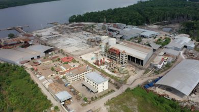 Fasilitas pengolahan dan pemurnian mineral hasil tambang atau smelter zinc milik PT Kobar Lamandau Mineral. Sumber Foto web.PLN.co.id