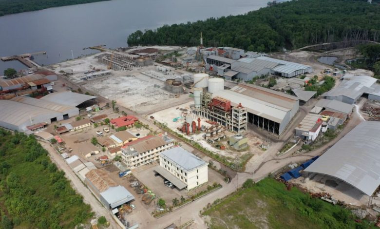 Fasilitas pengolahan dan pemurnian mineral hasil tambang atau smelter zinc milik PT Kobar Lamandau Mineral. Sumber Foto web.PLN.co.id