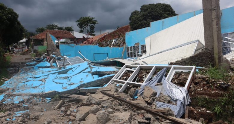 Warga Terdampak Gempa Cianjur Keluhkan Bantuan Tak Kunjung Datang