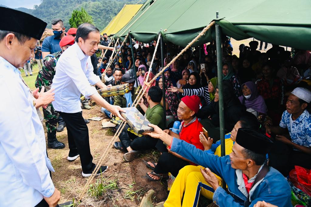 Presiden Jokowi Kembali Meninjau Lokasi Terdampak Gempa Cianjur