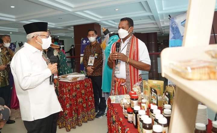 Ma’ruf Amin Tinjau Pameran Produk BLK di Papua