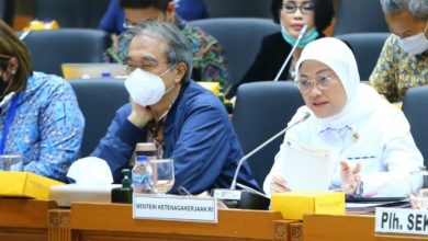 Menaker Pastikan UMP 2023 Naik Menaker Pastikan UMP 2023 Naik