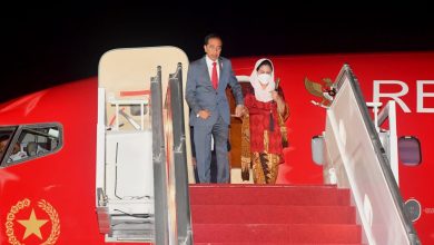Jadi Ketua ASEAN 2023 Mendatang, Presiden Jokowi Ingin Asia Tenggara Jadi Pusat Epesentrum Dunia Jokowi tiba di Indonesia bersama Ibu Iriana, Sumber (Twitter @jokowi)