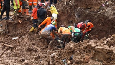 Tim SAR Kembali Temukan Jenazah Korban Gempa Cianjur Pencarian korban gema bumi cianjur oleh tim SAR gabungan.