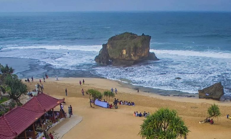 Pantai Ngrawe Gunungkidul, lokasi penemuan mayat perempuan. Sumber Foto: Instagram @yogyakarta