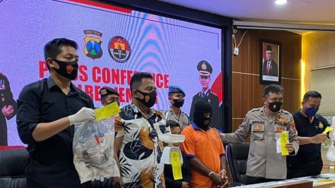 Polres Jember memberikan keterangan kasus dawet dicampur karbit. Sumber Foto Ig @infojember