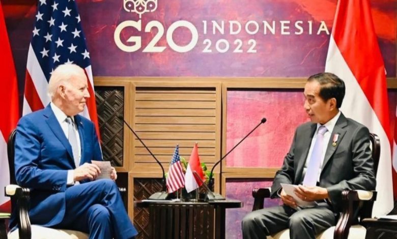 Presiden Jokowi bersama Joe Biden. Sumber Twitter @KemensetnegRI