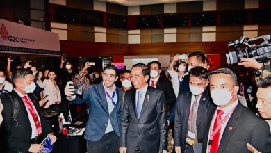 Momen Presidensi G20, Jokowi Sebut Indonesia Punya Peluang Ekonomi dan Tata Kelola Kesehatan Tampak Jokowi saat meninjau fasilitas media center G2O, Sumber Foto Twitter @jokowi