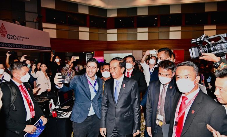 Tampak Jokowi saat meninjau fasilitas media center G2O, Sumber Foto Twitter @jokowi