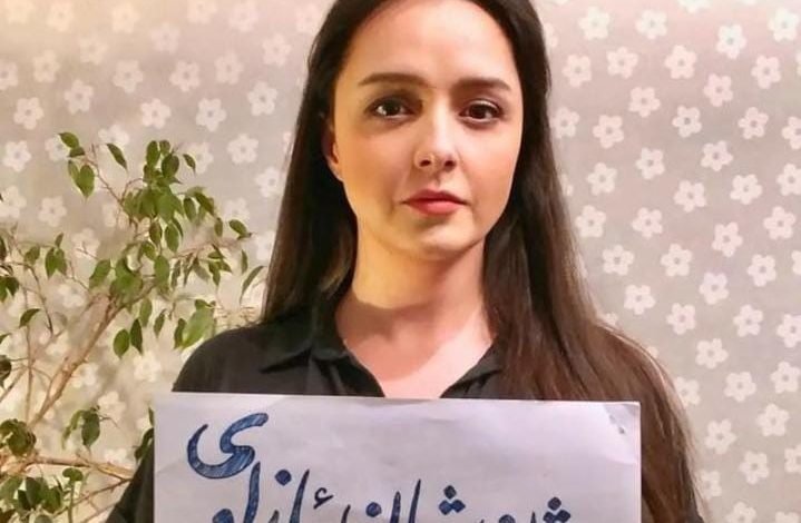 Dukung Demonstran Iran, Taraneh Alidoosti  Berpose Tanpa Hijab