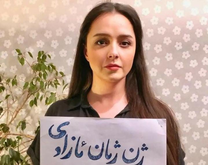 Dukung Demonstran Iran, Taraneh Alidoosti  Berpose Tanpa Hijab