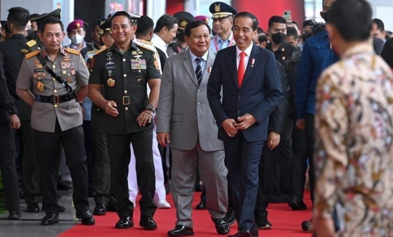 Jokowi Beri Sinyal Dukung Prabowo Nyapres