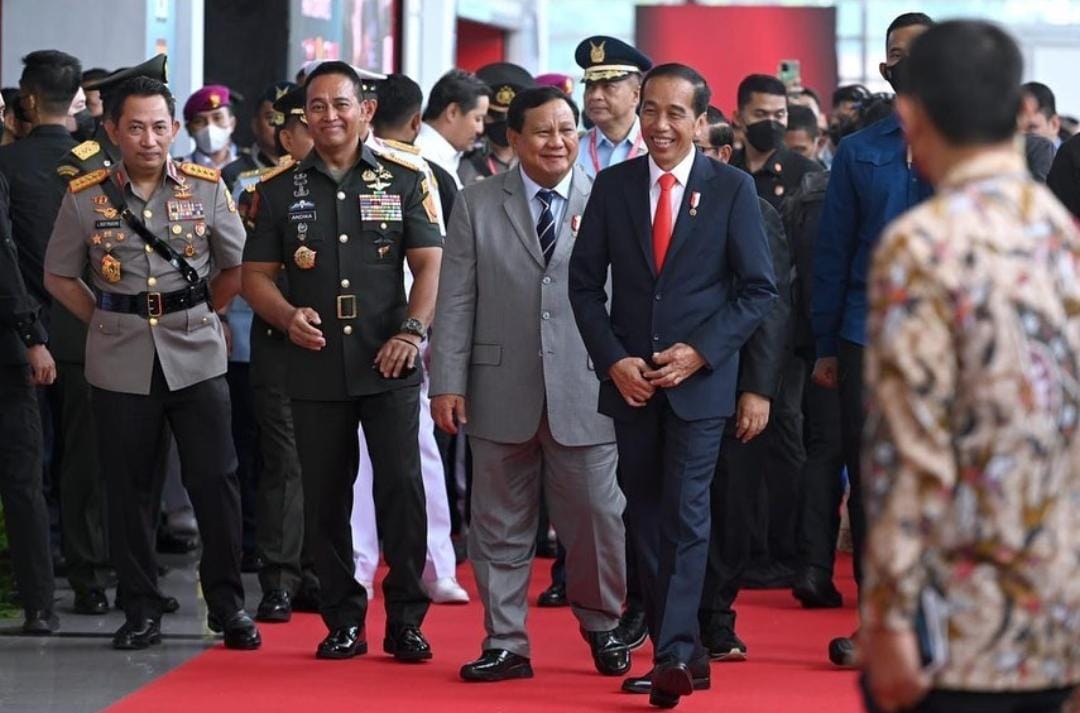 Jokowi Beri Sinyal Dukung Prabowo Nyapres