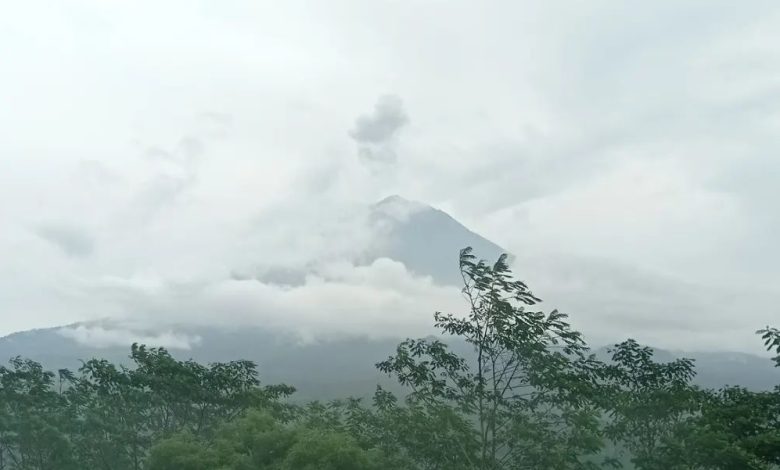 Gunung Semeru Kembali Erupsi Hingga Ketinggian 800 m