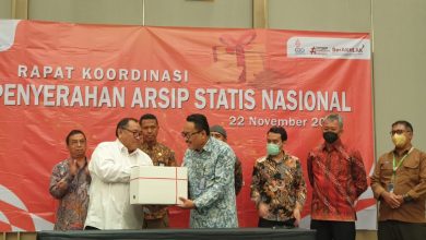 Serahkan Arsip Transmigrasi di Aceh, Kemendes PDTT Raih Penghargaan dari ANRI