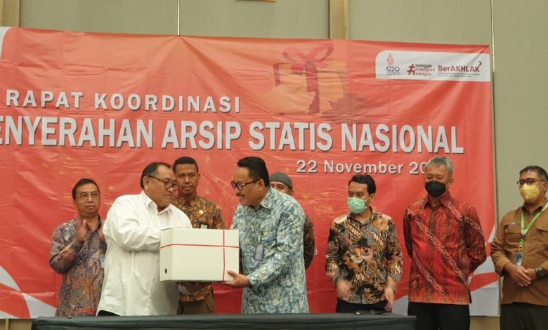 Serahkan Arsip Transmigrasi di Aceh, Kemendes PDTT Raih Penghargaan dari ANRI