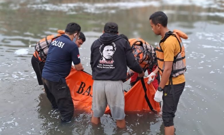 evakuasi di banjir kanal timur