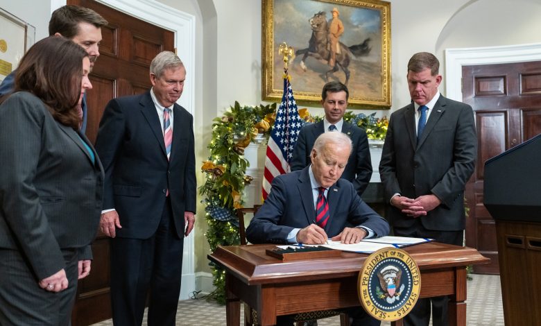 Joe Biden Tanda Tangani Undang-undang Kesetabilan Ekonomi