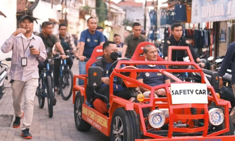 Gus Yani (Bupati Gresik) bersama Sandiaga Uno (Menparekraf).