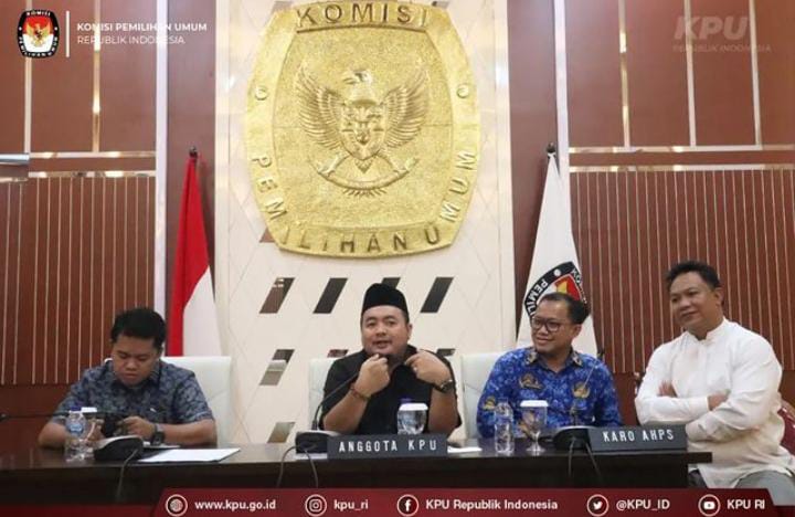 Anngota KPU RI dan Kepala Biro Advokasi Hukum dan Penyelesaian Sengketa saat Konferensi Pers. Sumber Foto Instagram @kpu_ri