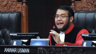MK Beri Wewenang KPU Susun Dapil DPR RI Anwar Usman (Ketua Mahkamah Konstitusi RI) saat membacakan Putusan. Sumber foto: Laman mkri.id