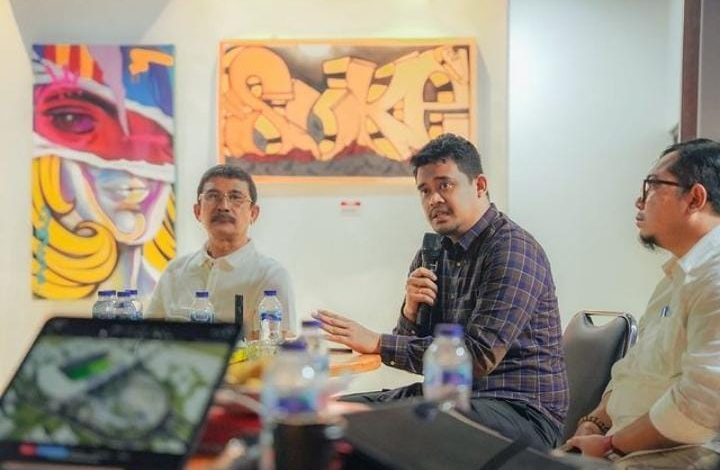 Bobby Nasution (Wali Kota Medan) saat rapat mengenai desaign Stadion Teladan dengan PT Pandu Persada. Sumber foto Instagram @bobbynst