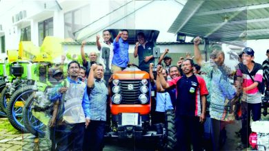Bupati Pacitan serahkan puluhan alat mesin pertanian di Kantor Dinas Ketahanan Pangan dan Pertanian