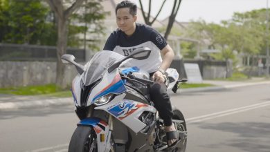 Doni Salmanan saat mengendarai BMW S1000RR