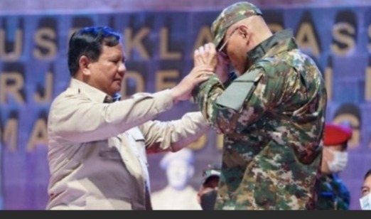 Kemenhan Prabowo Subianto dan Letkol Tituler Deddy Cobuzier