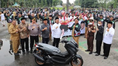 Gus Yani (Bupati Gresik) serahkan sepeda motor