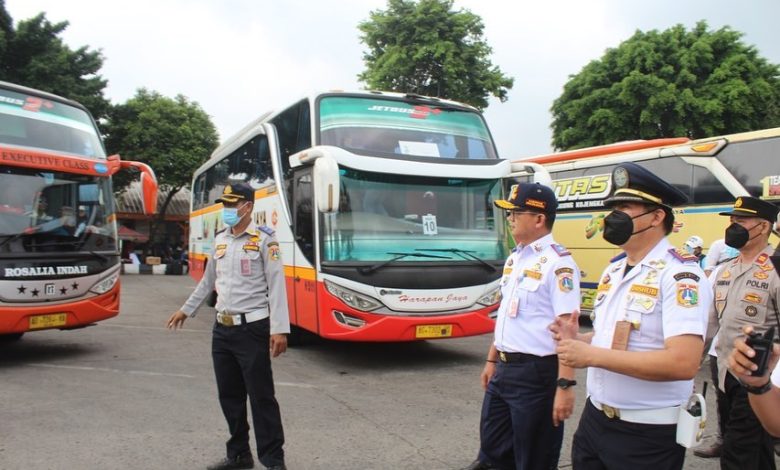 Dishub DKI sedang meninjau kesiapan angkutan Nataru di Terminal Kalideres. Sumber foto Instagram @syafrin.liputo (22122022)