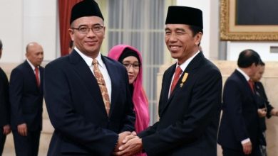 Ketua KPU RI Hasyim Asy’ari dan Presiden Joko Widodo. Sumber Foto: setkab.go.id