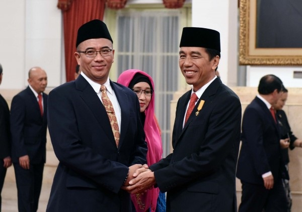 Ketua KPU RI Hasyim Asy’ari dan Presiden Joko Widodo. Sumber Foto: setkab.go.id