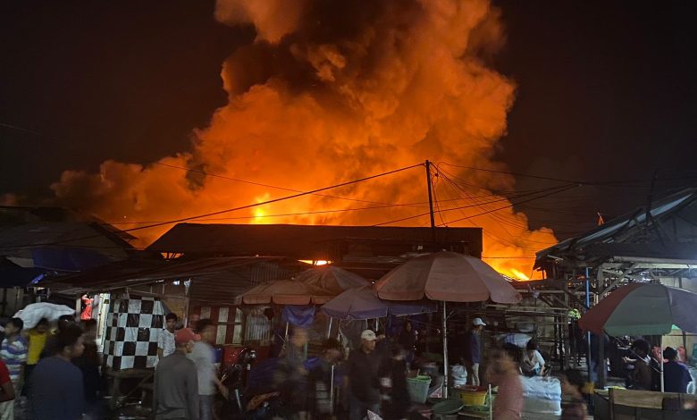 Ratusan Kios dan Rumah Ludes Terbakar di Ambon