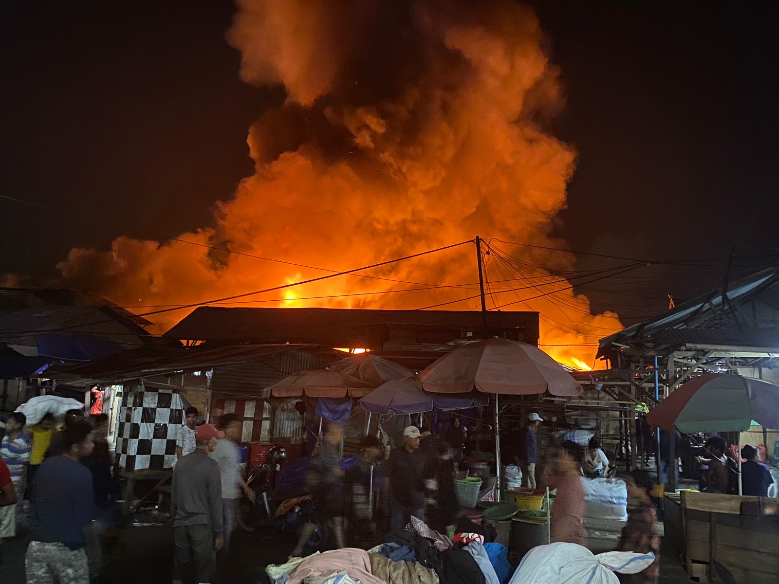 Ratusan Kios dan Rumah Ludes Terbakar di Ambon