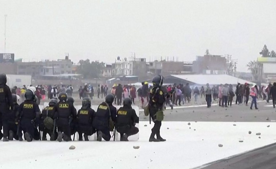 Ribuan Pendemo Blokade Bandara Peru, Tuntut Dina Boluarte Mengundurkan Diri