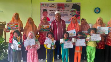 <strong>Haul Gus Dur Ke-13, SMKN 1 Klabang Gelar Lomba Mewarnai Gambar Gus Dur</strong>