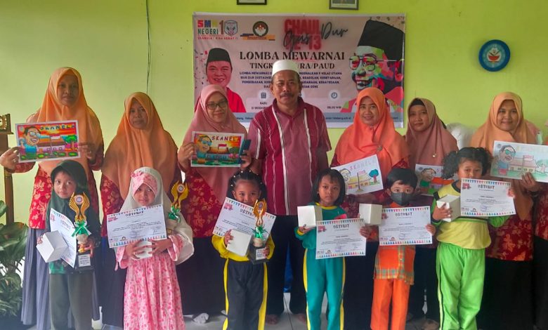 <strong>Haul Gus Dur Ke-13, SMKN 1 Klabang Gelar Lomba Mewarnai Gambar Gus Dur</strong>