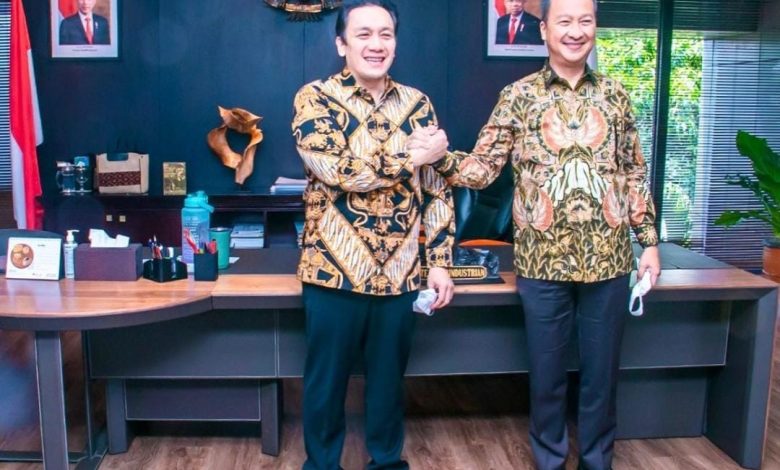 Diaz hendropriyono (Staf Khusus Presiden RI), dan Agus Gumiwang Kartasasmita (Menteri Perindustrian RI). Sumber foto: Instagram @agusgumiwangk