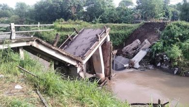 Jembatan penghubung antar Dusun amblas