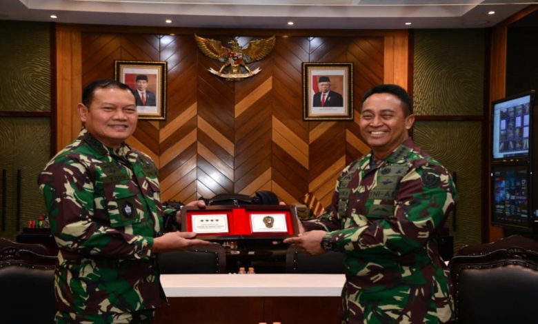 Laksaman Yudo dan Jenderal Andika. Sumber Foto: Website tnial.mil.id