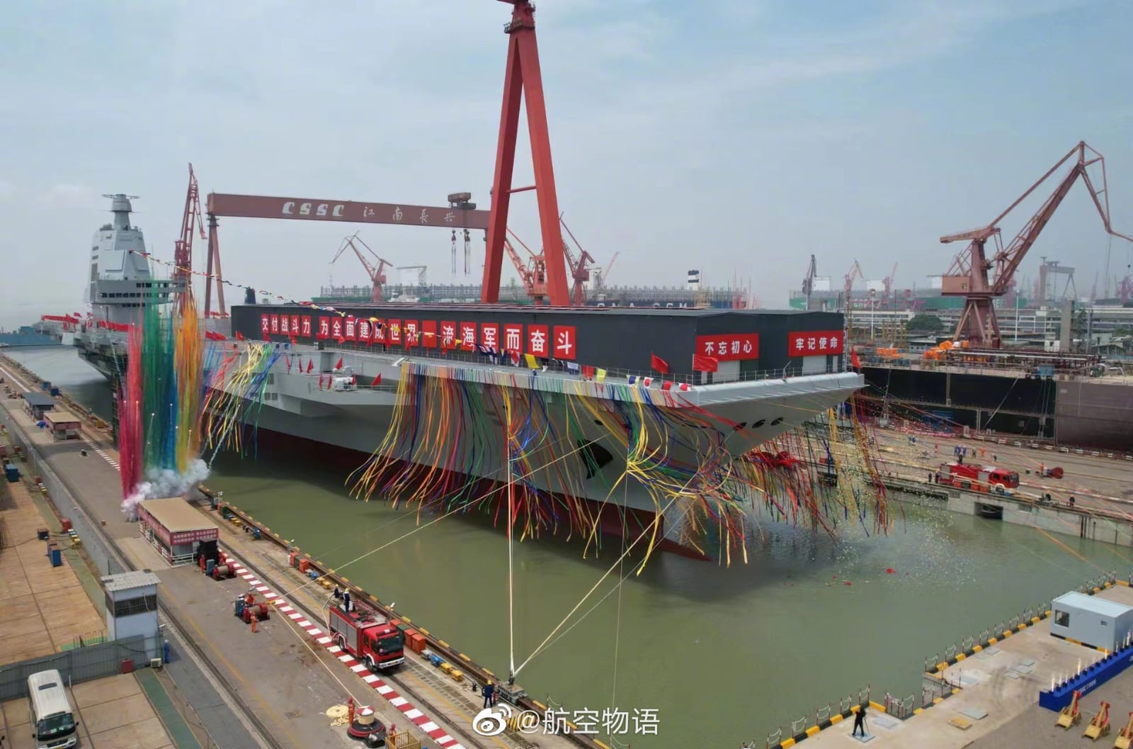 Kapal pengangkut pesawat milik China. Sumber foto Twitter Rhys flor Del Cielo