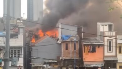 Kebakaran di Kampung Pulo. Sumber Foto hasil tangkapan layar akun instagram @jktinfo