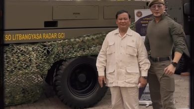 Pengangkatan Deddy Corbuzier Sebagai Letkol Tituler Tuai Kontroversi Deddy Corbuzier Bersama Prabowo Subianto. Sumber: Instagram @mastercorbuzier