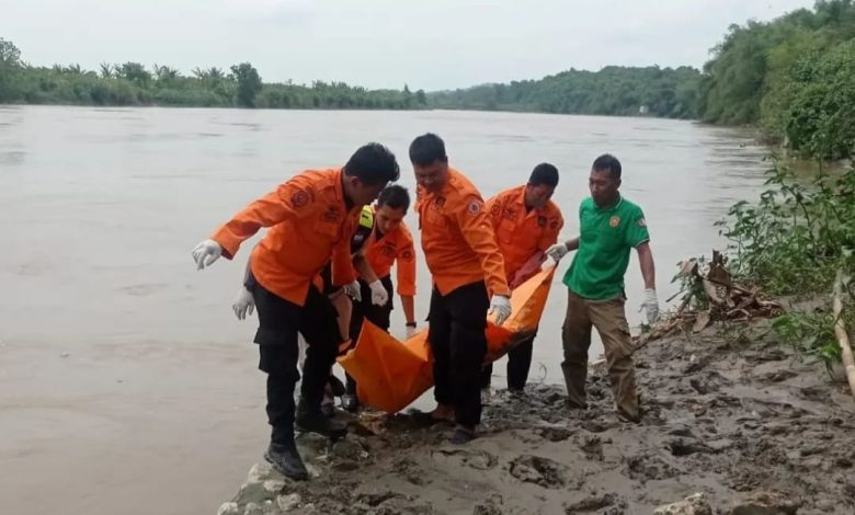 Temuan mayat di aliran sungai bengawan solo. Sumber foto: Instagram @bpbd_bojonegoro