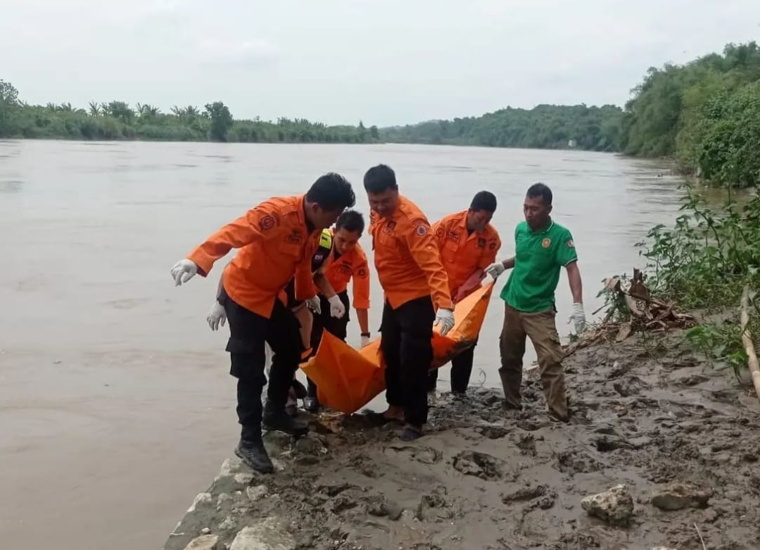 Temuan mayat di aliran sungai bengawan solo. Sumber foto: Instagram @bpbd_bojonegoro