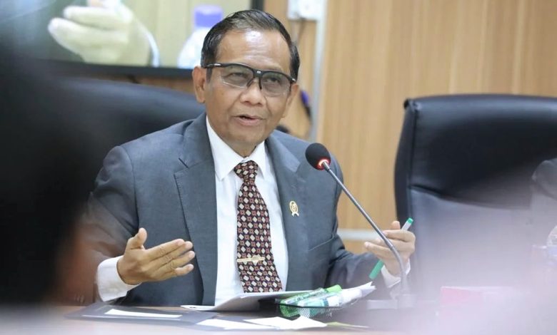 Mahfud MD (Menko Polhukam) saat memberikan penjelasan tentang Perppu No. 2 Tahun 2022 tentang Cipta KerjaKerja. Sumber foto: Instagram @mohmahfudmd