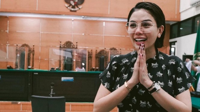 Nikita Mirzani saat di Pengadilan Negeri Serang. Sumber Foto: Twitter @Andikapulung