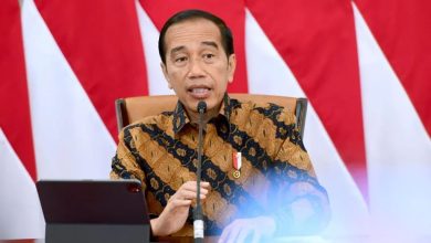 Mulai Juni 2023, Pemerintah Indonesia Larang Ekspor Bijih Bauksit Pemerintah Larang Ekspor Bijih Bauksit Mulai Juni 2023 Sumber Foto Instagram @jokowi (21122022)